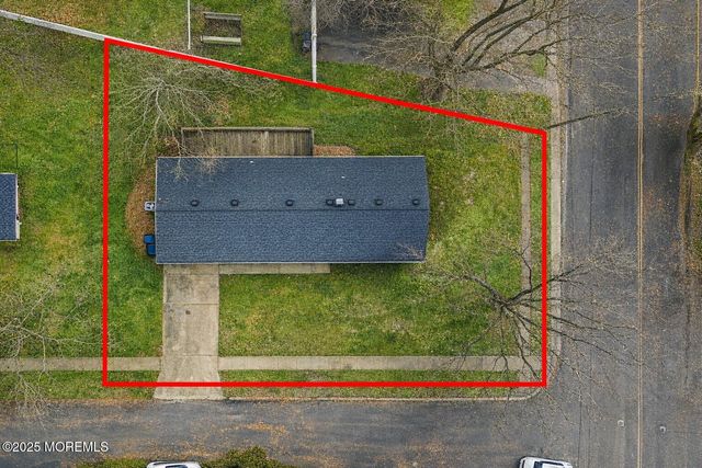 606 Alma Place, Oakhurst, NJ 07755