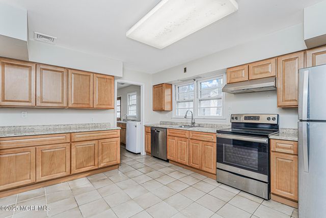 606 Alma Place, Oakhurst, NJ 07755