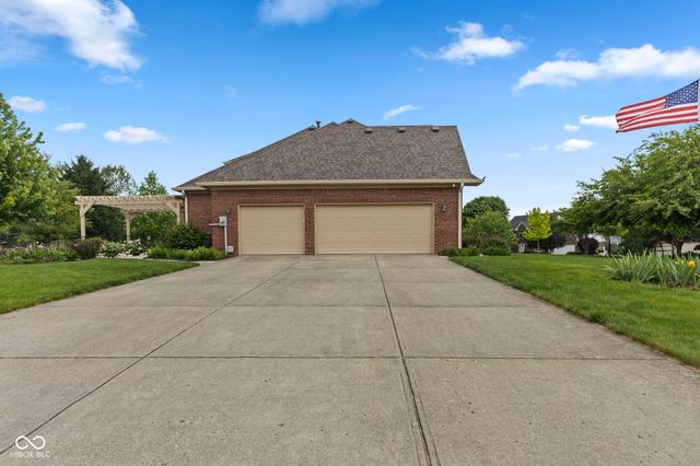 1846 S Fox Cove Boulevard, New Palestine, IN 46163
