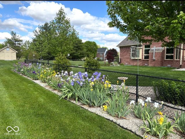 1846 S Fox Cove Boulevard, New Palestine, IN 46163