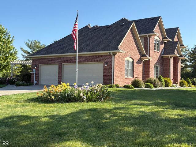 1846 S Fox Cove Boulevard, New Palestine, IN 46163