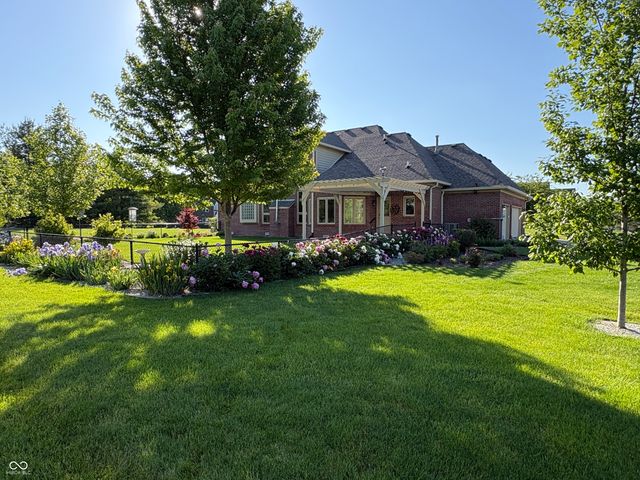 1846 S Fox Cove Boulevard, New Palestine, IN 46163