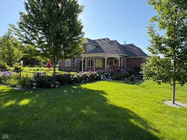 1846 S Fox Cove Boulevard, New Palestine, IN 46163