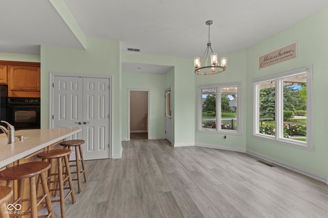 1846 S Fox Cove Boulevard, New Palestine, IN 46163