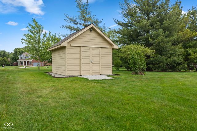 1846 S Fox Cove Boulevard, New Palestine, IN 46163