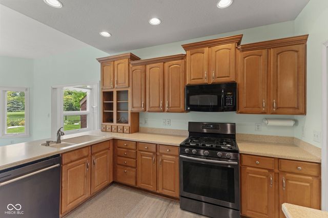 1846 S Fox Cove Boulevard, New Palestine, IN 46163