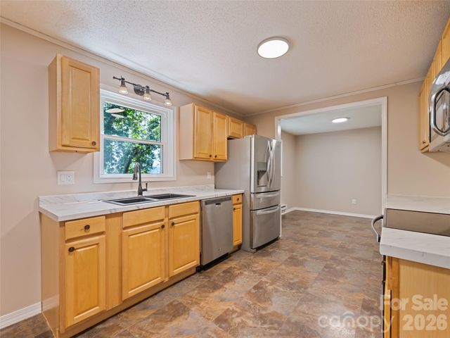 157 Highland Terrace, Clyde, NC 28721