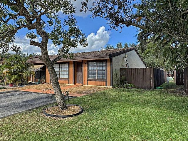 1971 Seagrape Ave, Pembroke Pines, FL 33026