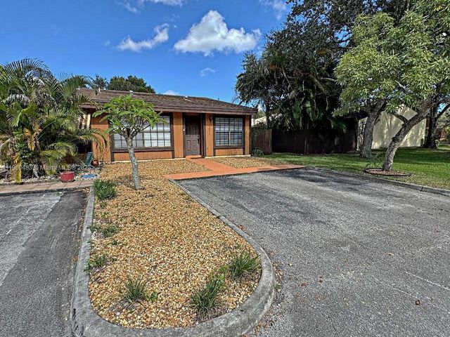 1971 Seagrape Ave, Pembroke Pines, FL 33026