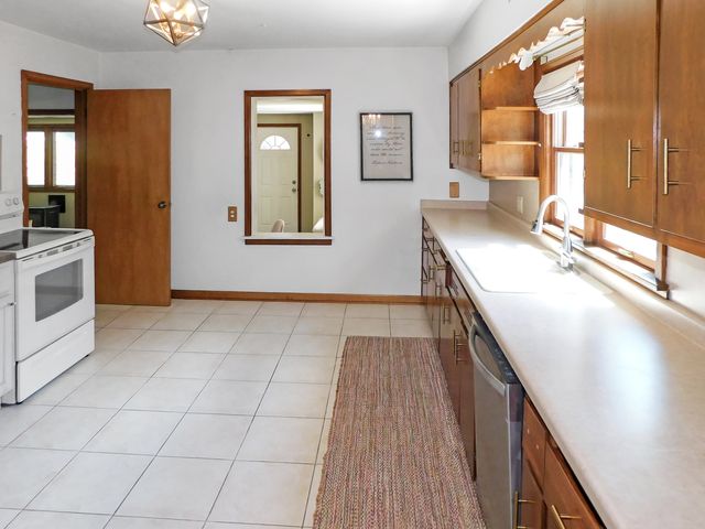 1007 Luther Avenue, Rockford, IL 61107