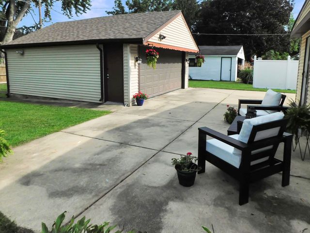 1007 Luther Avenue, Rockford, IL 61107