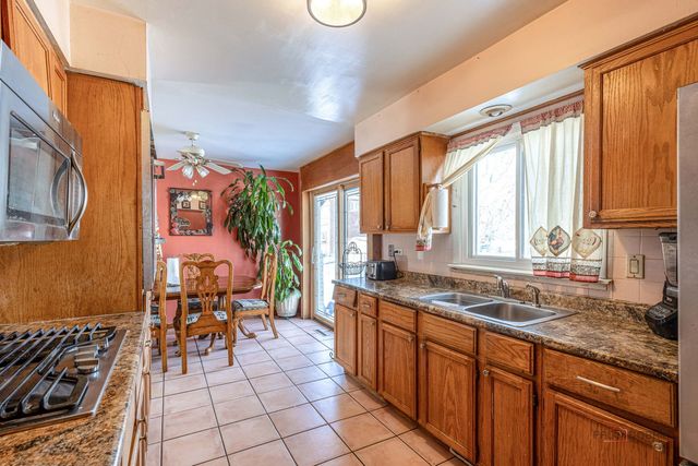 908 E Central Road, Mount Prospect, IL 60056