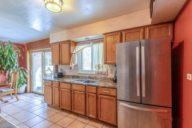 908 E Central Road, Mount Prospect, IL 60056