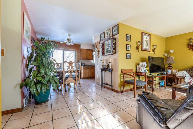 908 E Central Road, Mount Prospect, IL 60056