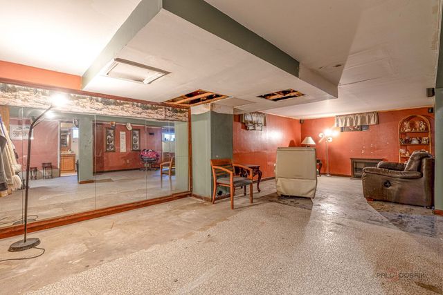 908 E Central Road, Mount Prospect, IL 60056