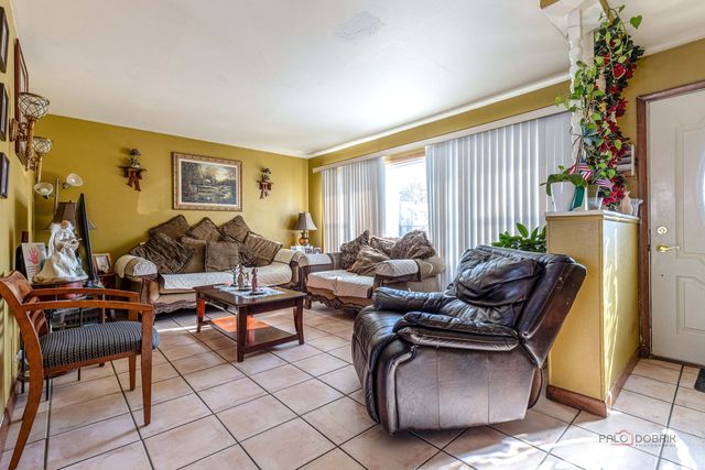 908 E Central Road, Mount Prospect, IL 60056