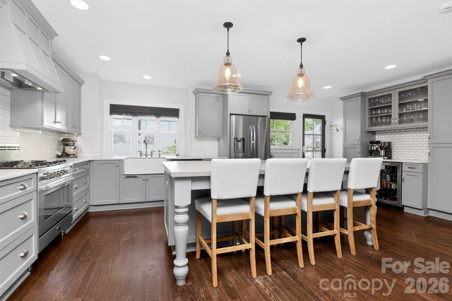 2400 Bay Street, Charlotte, NC 28205