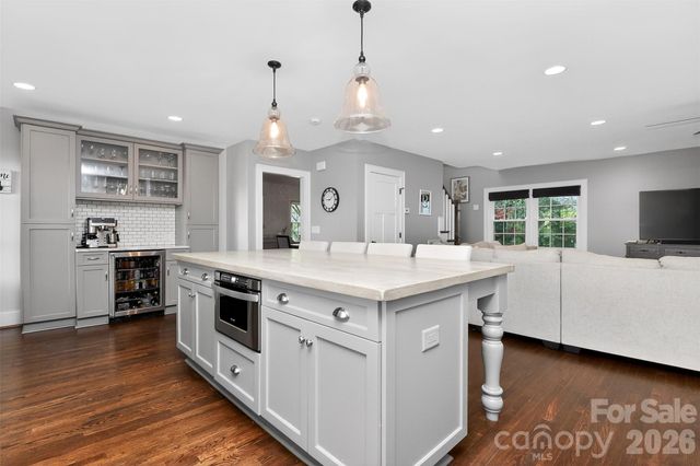 2400 Bay Street, Charlotte, NC 28205