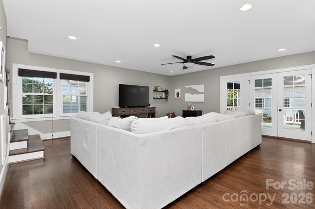 2400 Bay Street, Charlotte, NC 28205