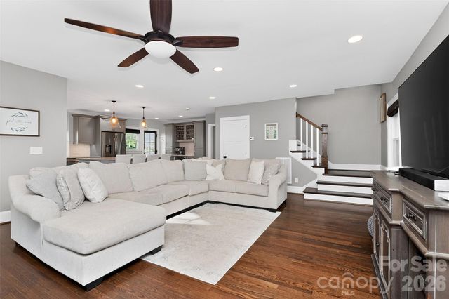 2400 Bay Street, Charlotte, NC 28205