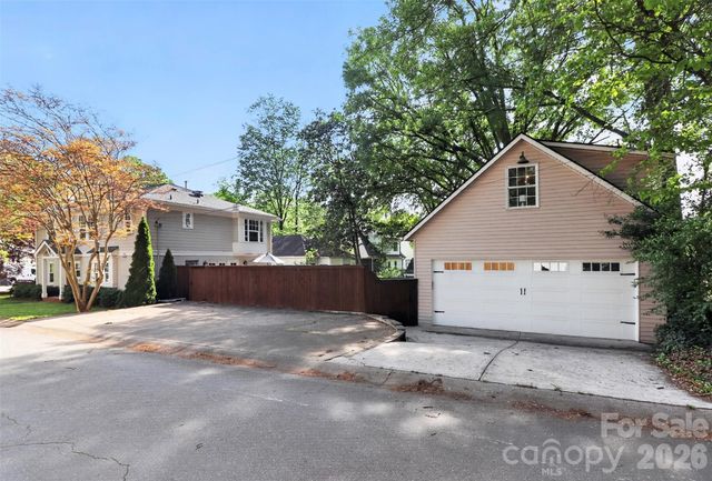 2400 Bay Street, Charlotte, NC 28205