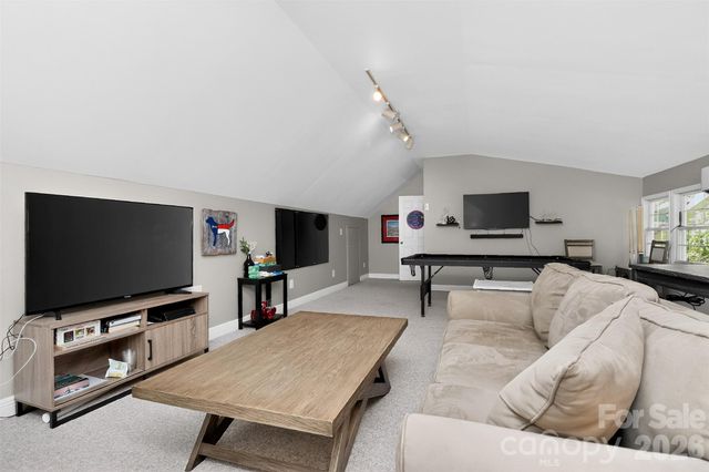 2400 Bay Street, Charlotte, NC 28205