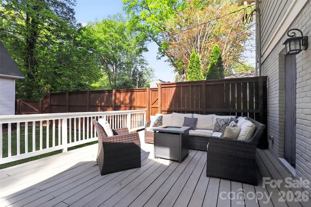 2400 Bay Street, Charlotte, NC 28205