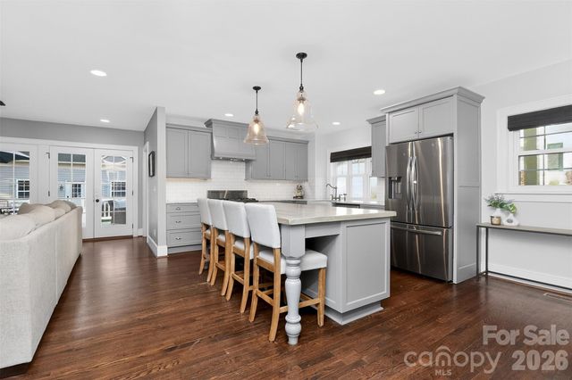 2400 Bay Street, Charlotte, NC 28205