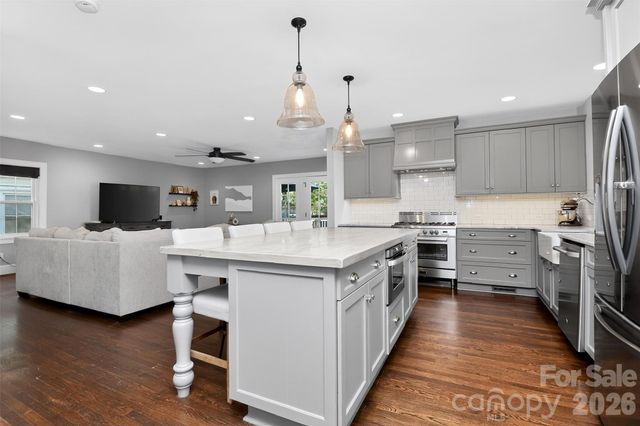 2400 Bay Street, Charlotte, NC 28205