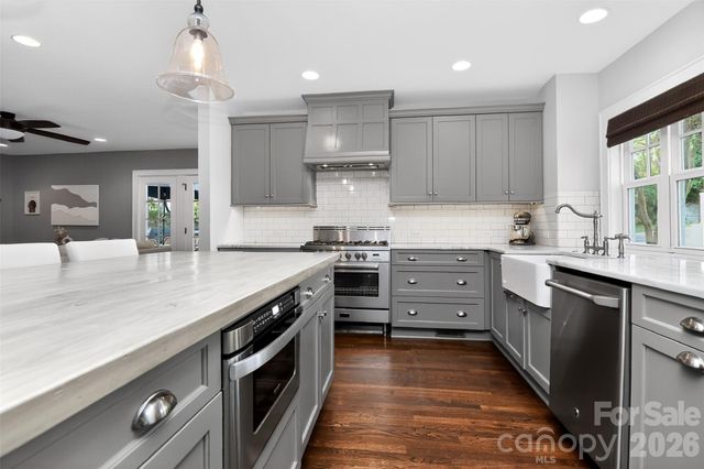 2400 Bay Street, Charlotte, NC 28205