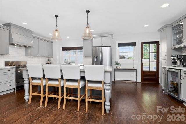 2400 Bay Street, Charlotte, NC 28205