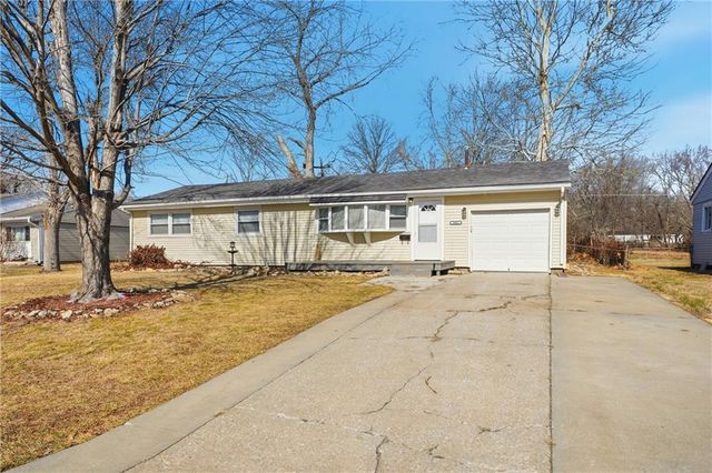 1002 NE 62nd Street, Gladstone, MO 64118