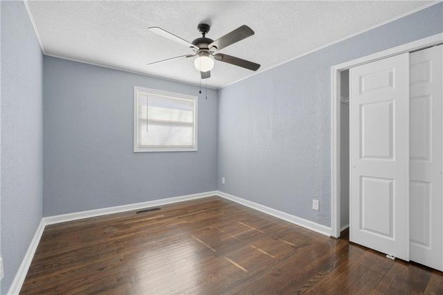 1002 NE 62nd Street, Gladstone, MO 64118