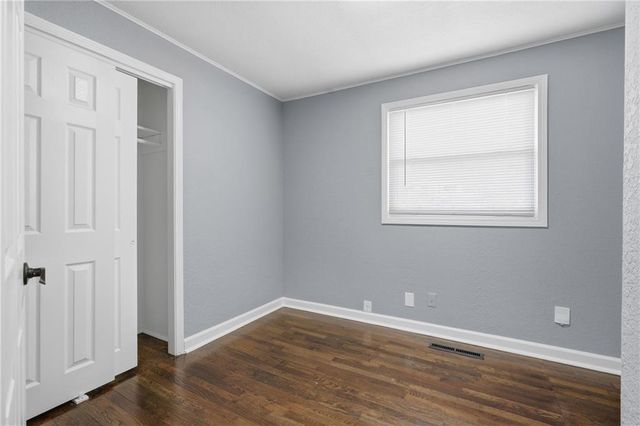 1002 NE 62nd Street, Gladstone, MO 64118