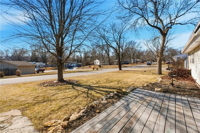 1002 NE 62nd Street, Gladstone, MO 64118