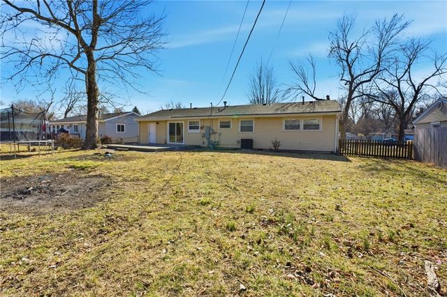 1002 NE 62nd Street, Gladstone, MO 64118