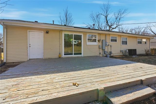 1002 NE 62nd Street, Gladstone, MO 64118