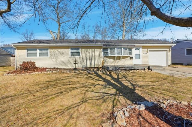 1002 NE 62nd Street, Gladstone, MO 64118