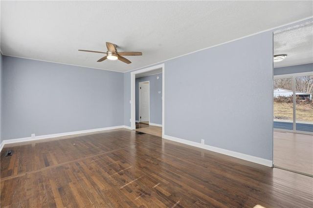 1002 NE 62nd Street, Gladstone, MO 64118