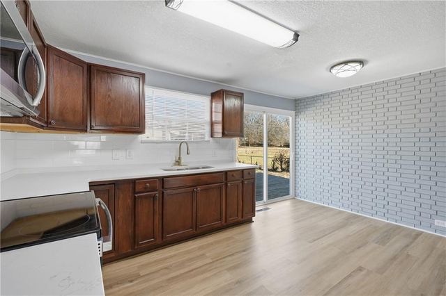 1002 NE 62nd Street, Gladstone, MO 64118