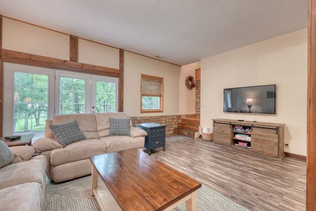 176 Madison Avenue, Blairsville, GA 30512