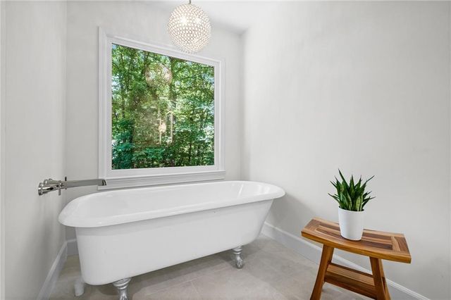 140 N Bluff, Alpharetta, GA 30004