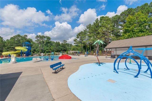 140 N Bluff, Alpharetta, GA 30004