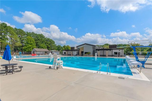 140 N Bluff, Alpharetta, GA 30004