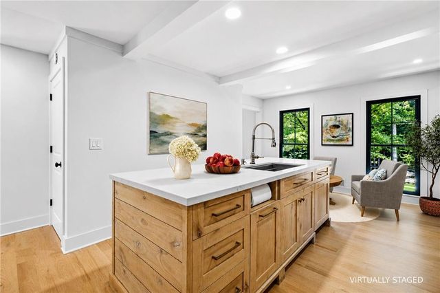 140 N Bluff, Alpharetta, GA 30004