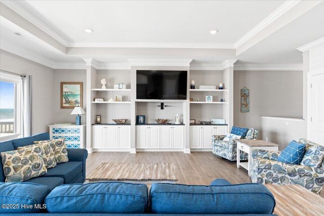 102 Ocean Boulevard E, Holden Beach, NC 28462