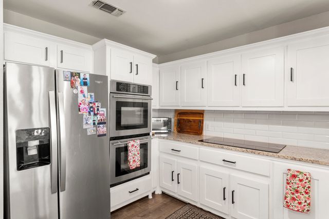 1805 E Lake Drive, Gladewater, TX 75647