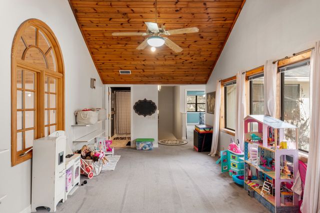 1805 E Lake Drive, Gladewater, TX 75647