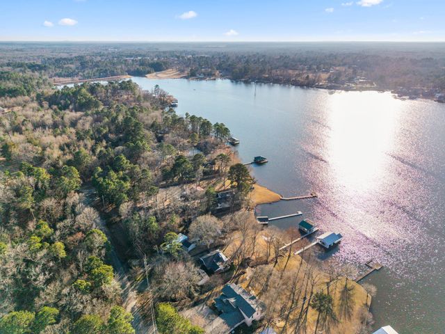 1805 E Lake Drive, Gladewater, TX 75647