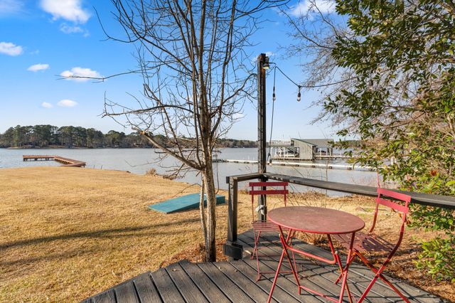 1805 E Lake Drive, Gladewater, TX 75647